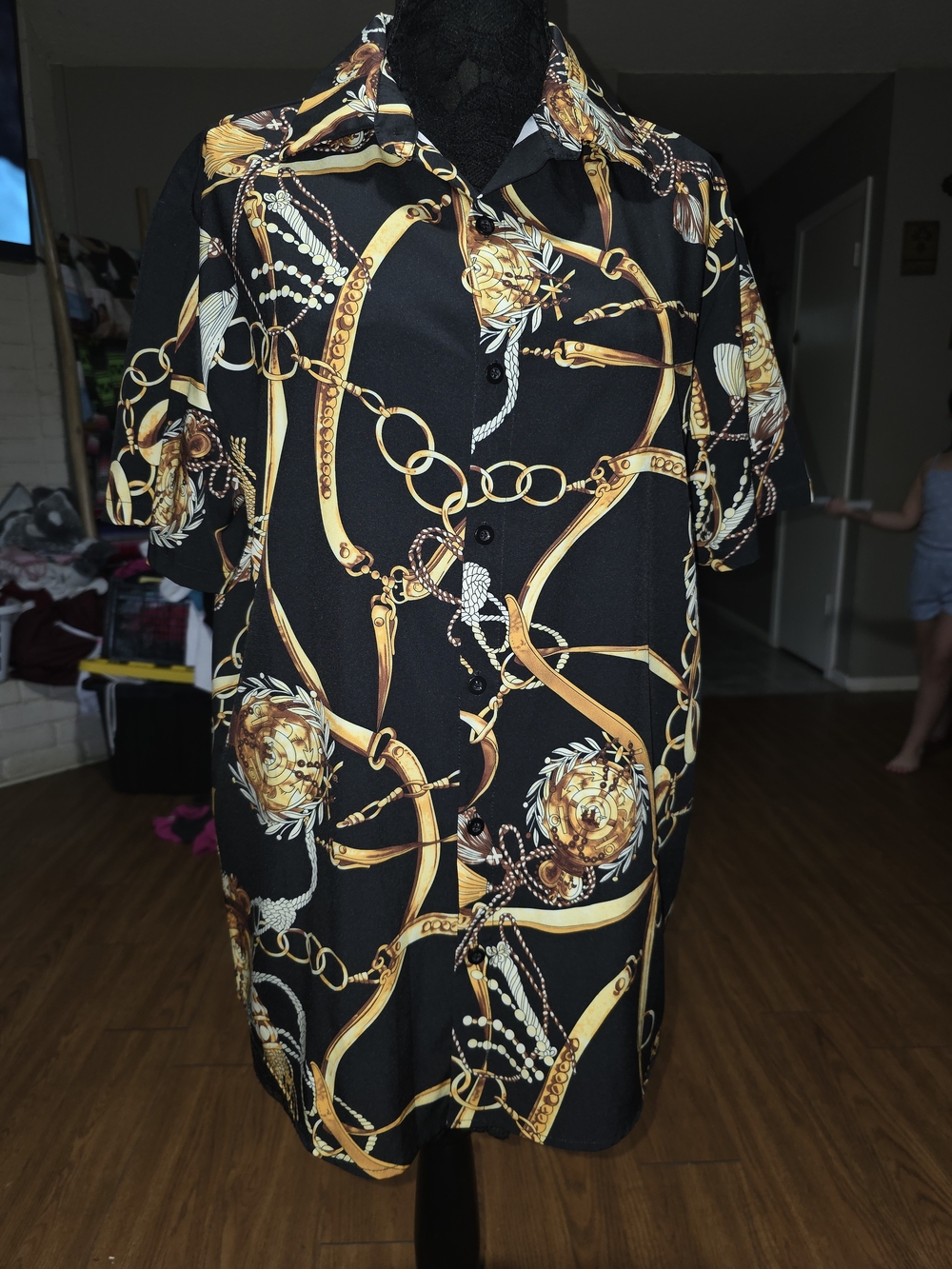 SHEIN Black Short-Sleeve Button-Down Shirt with Gold Chain Print